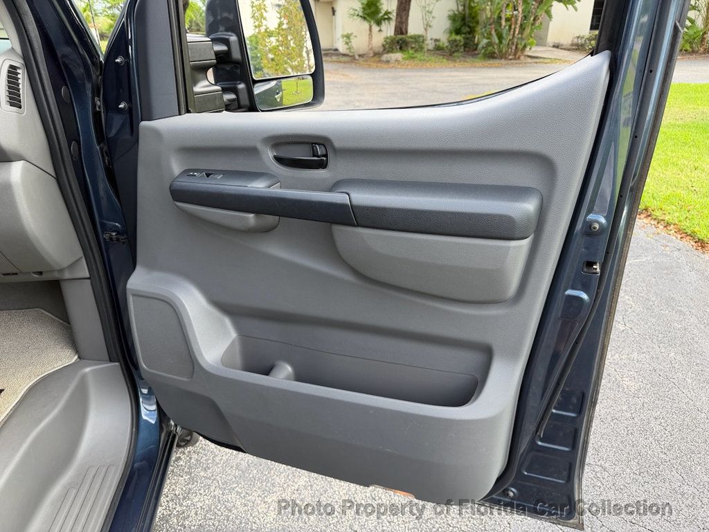 2013 Nissan NV3500 HD Passenger SV 12-Passenger Van 5.6L V8   - 22989770 - 55