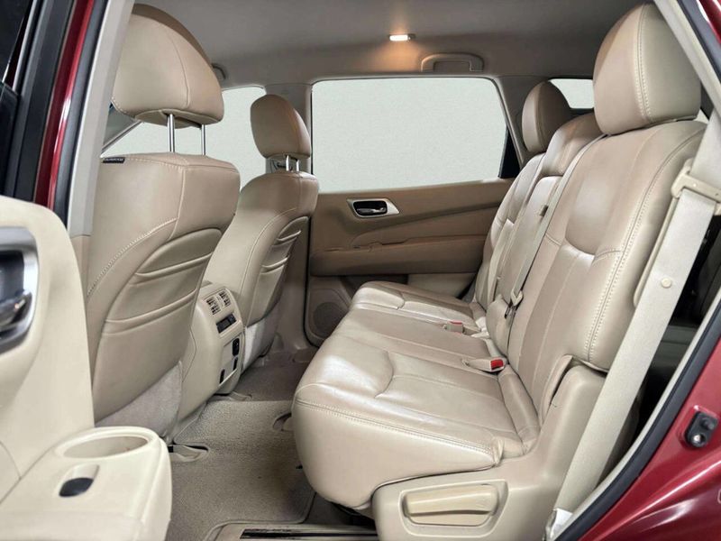 2013 Nissan Pathfinder 4WD 4dr Platinum - 22960692 - 17