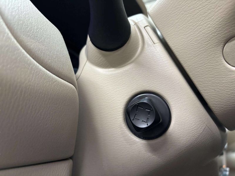 2013 Nissan Pathfinder 4WD 4dr Platinum - 22960692 - 50