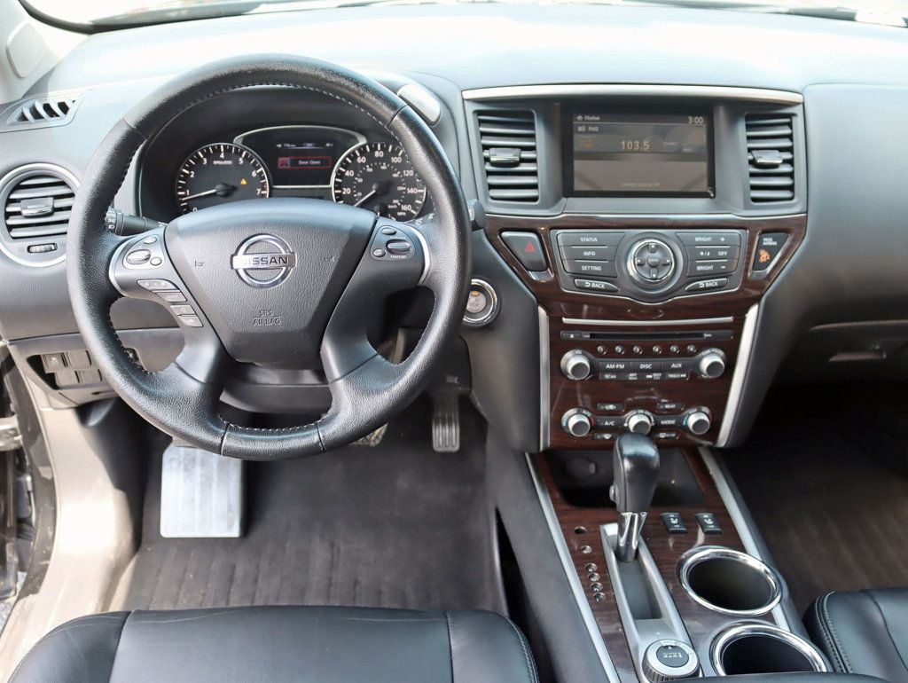 2013 Nissan Pathfinder SL photo 12