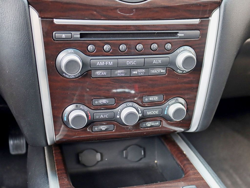 2013 Nissan Pathfinder SL photo 18