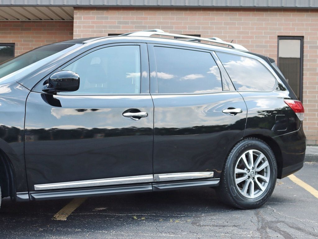 2013 Nissan Pathfinder SL photo 2