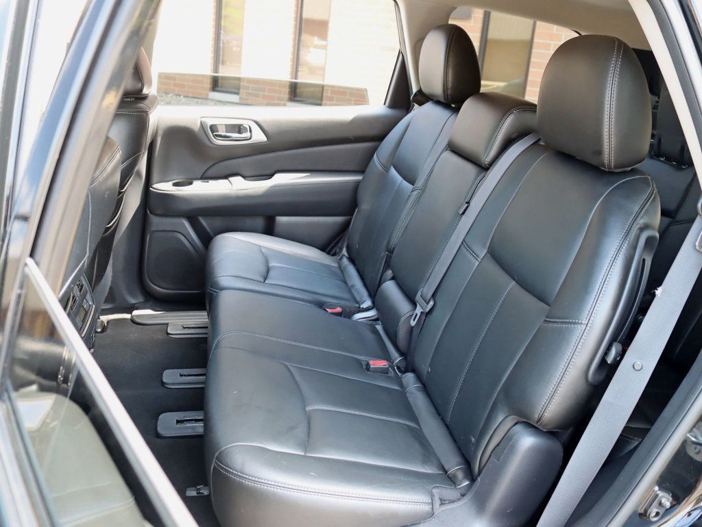 2013 Nissan Pathfinder SL photo 24