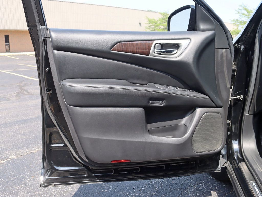 2013 Nissan Pathfinder SL photo 28