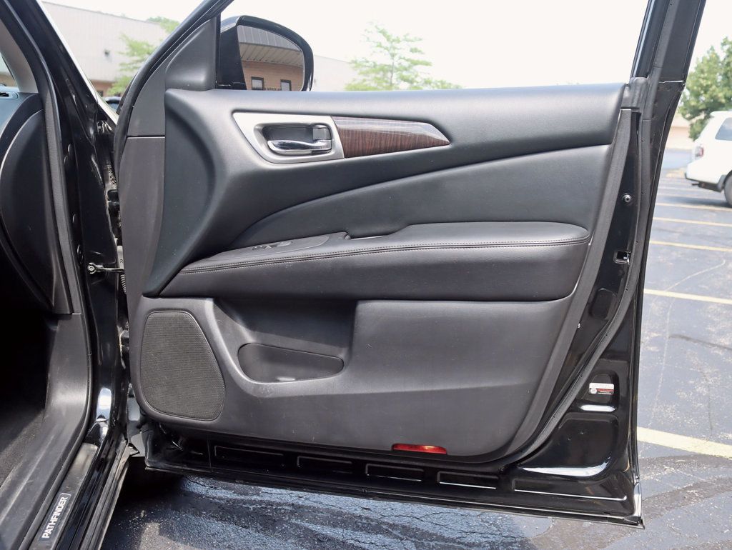 2013 Nissan Pathfinder SL photo 29