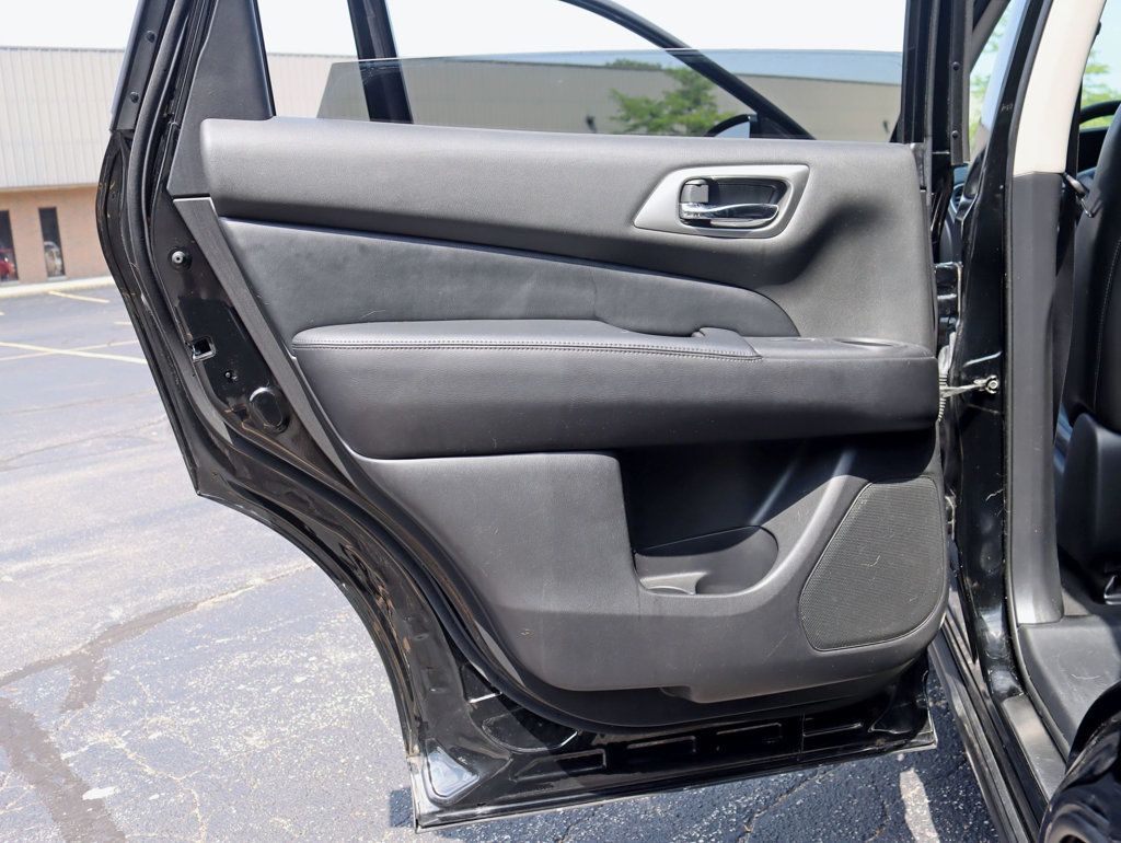 2013 Nissan Pathfinder SL photo 30