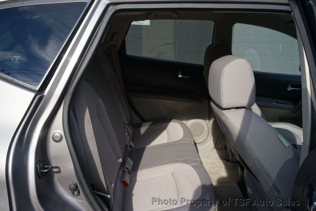 2013 Nissan Rogue AWD SV photo 12
