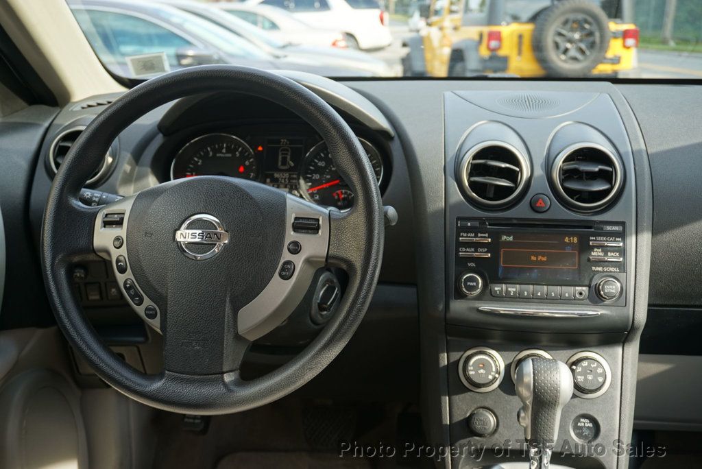 2013 Nissan Rogue AWD SV photo 13