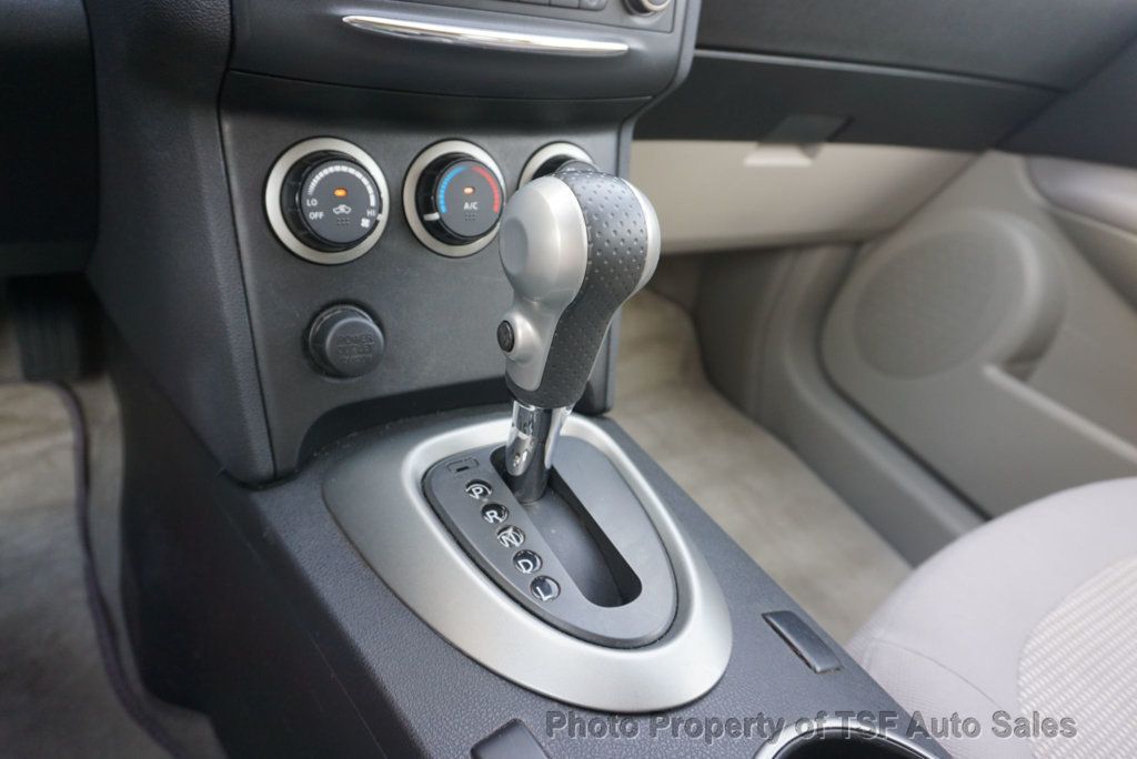 2013 Nissan Rogue AWD SV photo 19