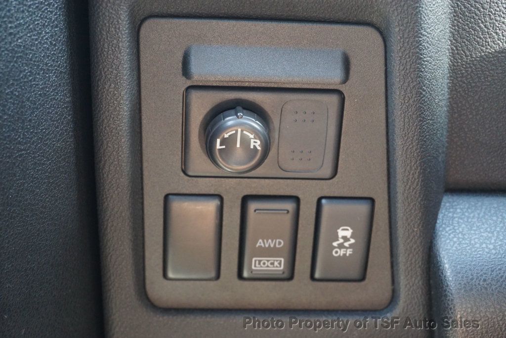 2013 Nissan Rogue AWD SV photo 21