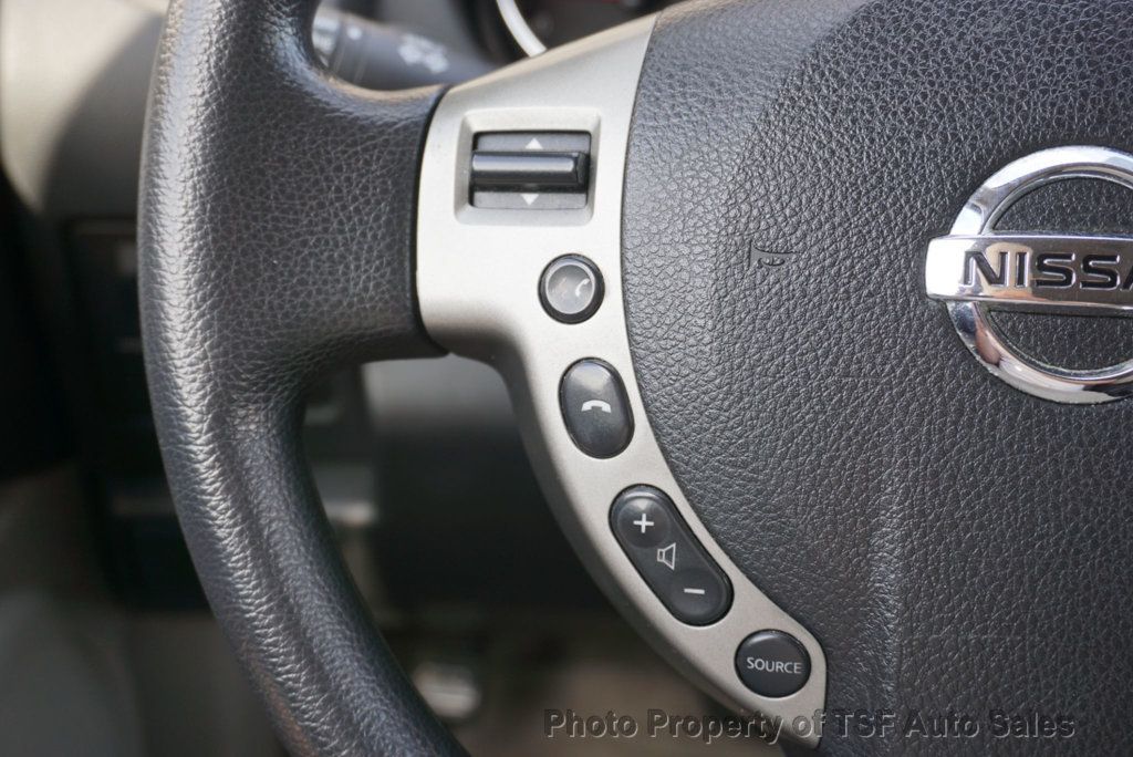 2013 Nissan Rogue AWD SV photo 22