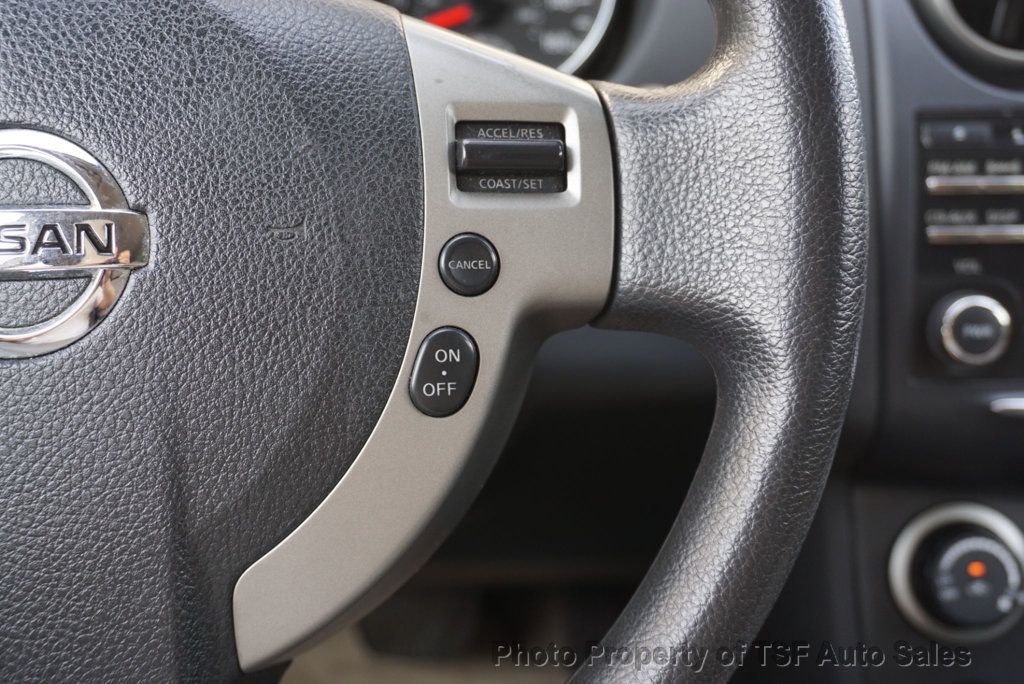 2013 Nissan Rogue AWD SV photo 23