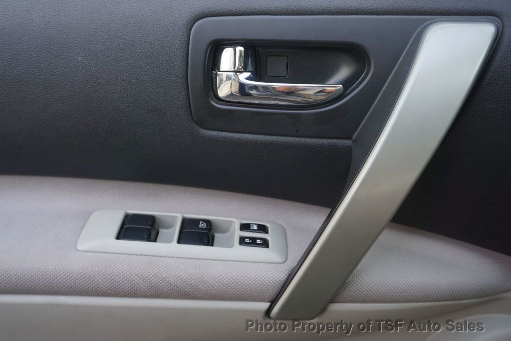 2013 Nissan Rogue AWD SV photo 24