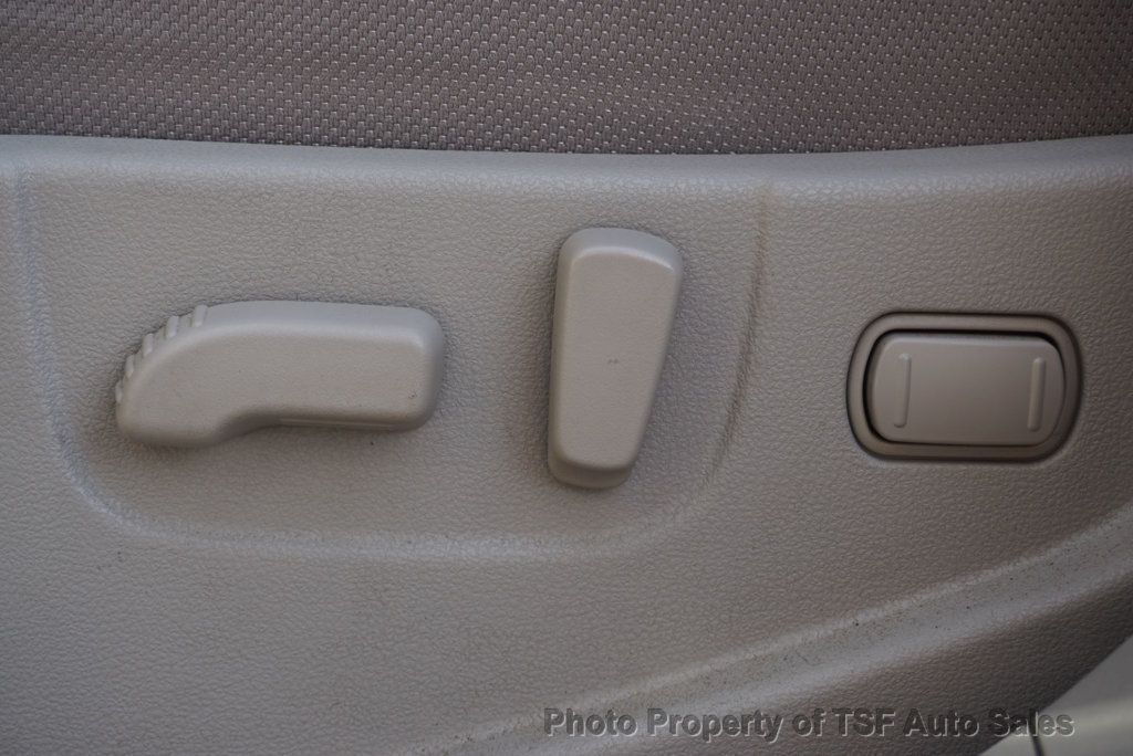 2013 Nissan Rogue AWD SV photo 25