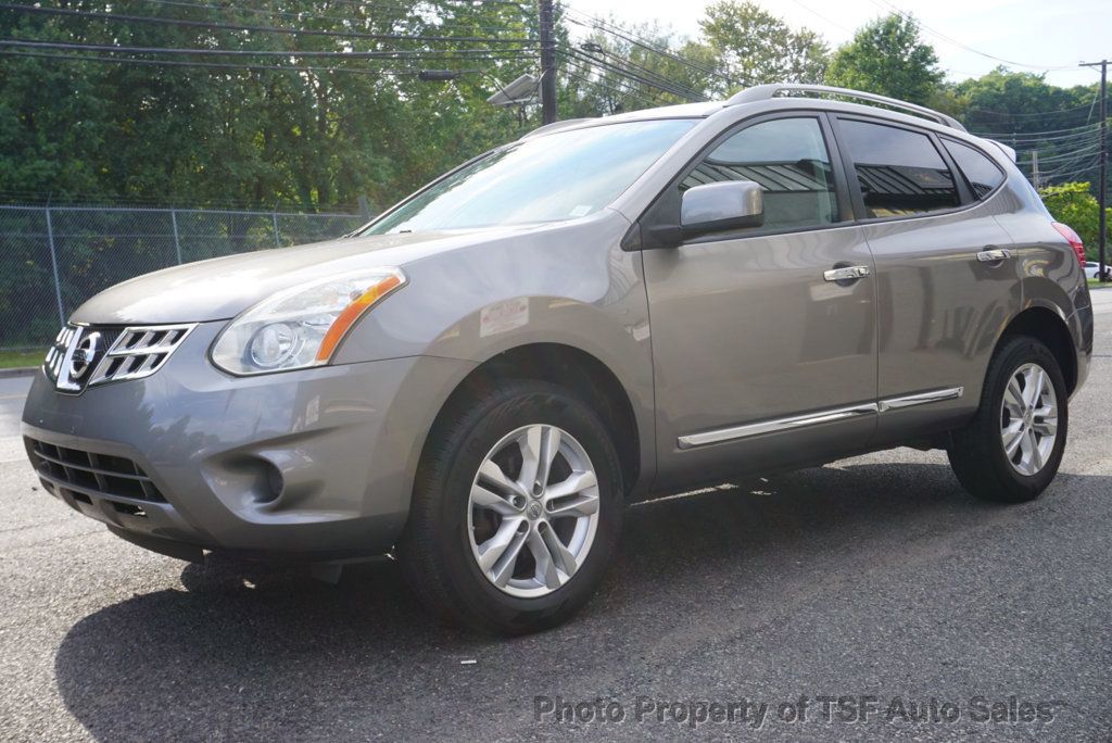 2013 Nissan Rogue AWD SV photo 3