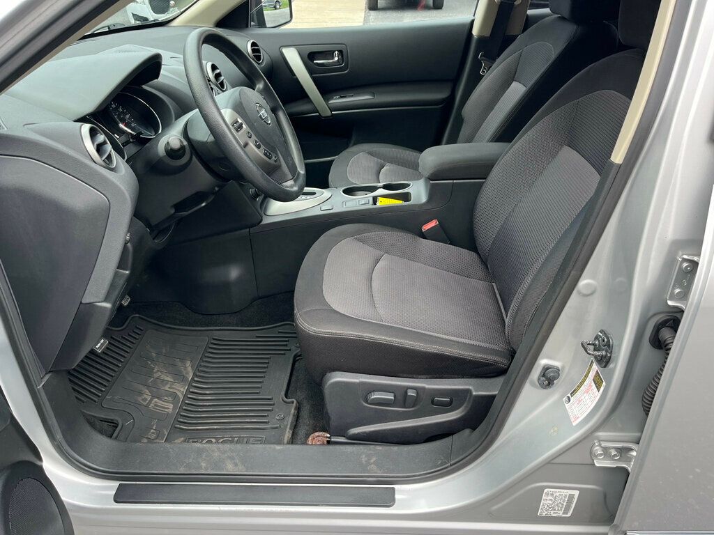 2013 Nissan Rogue SV photo 11