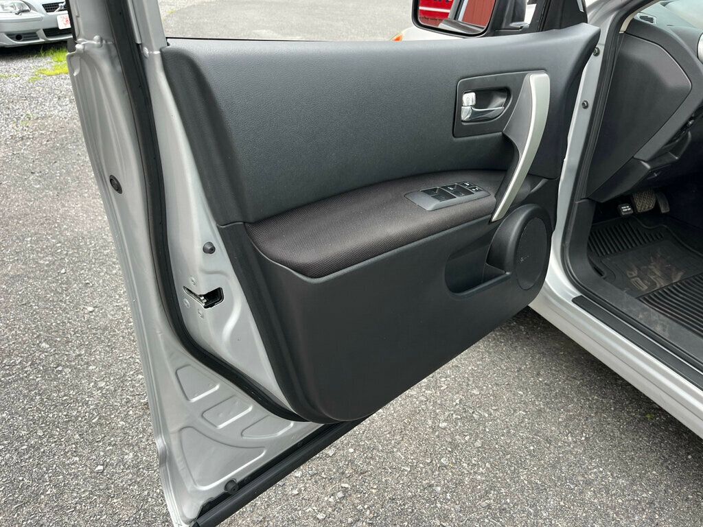 2013 Nissan Rogue SV photo 12