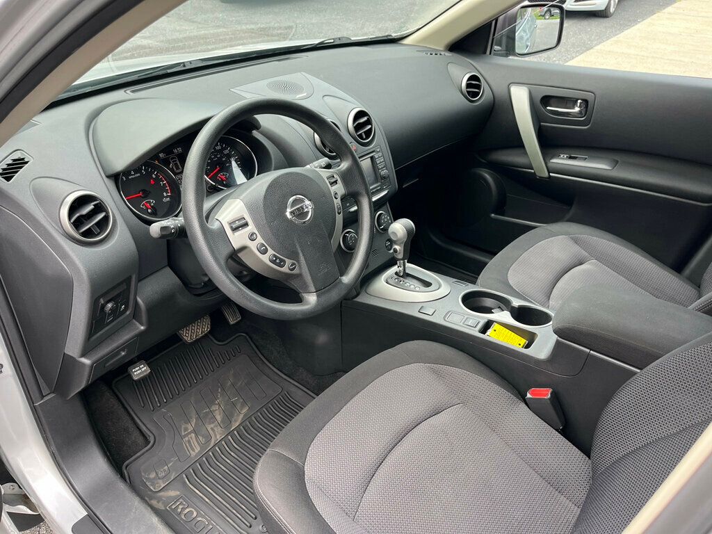 2013 Nissan Rogue SV photo 13