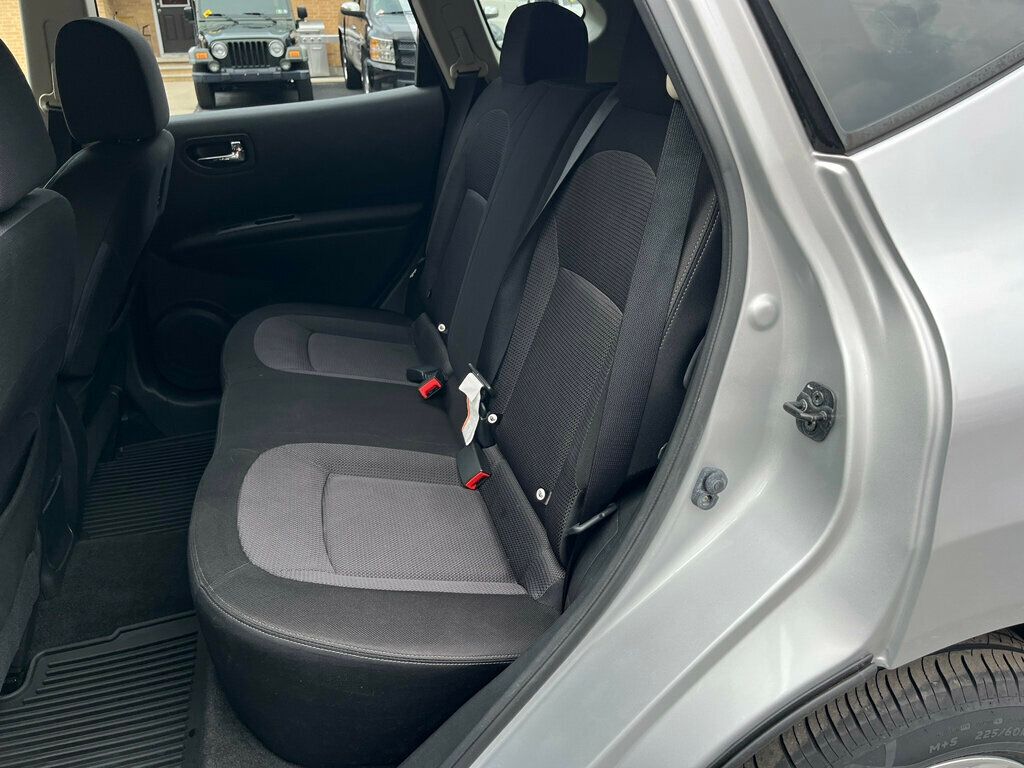 2013 Nissan Rogue SV photo 14