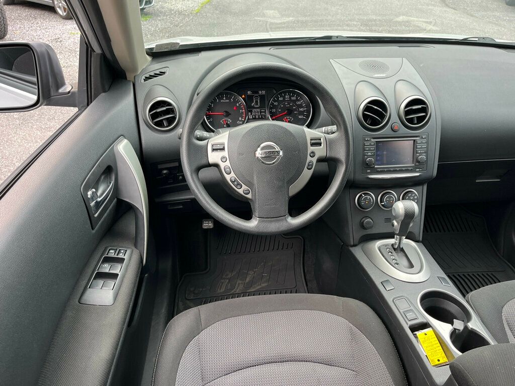 2013 Nissan Rogue SV photo 16