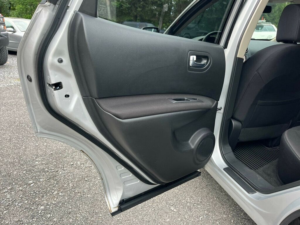 2013 Nissan Rogue SV photo 18
