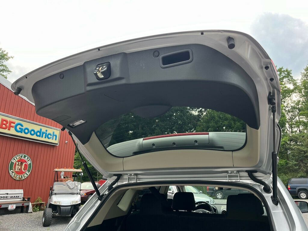2013 Nissan Rogue SV photo 20