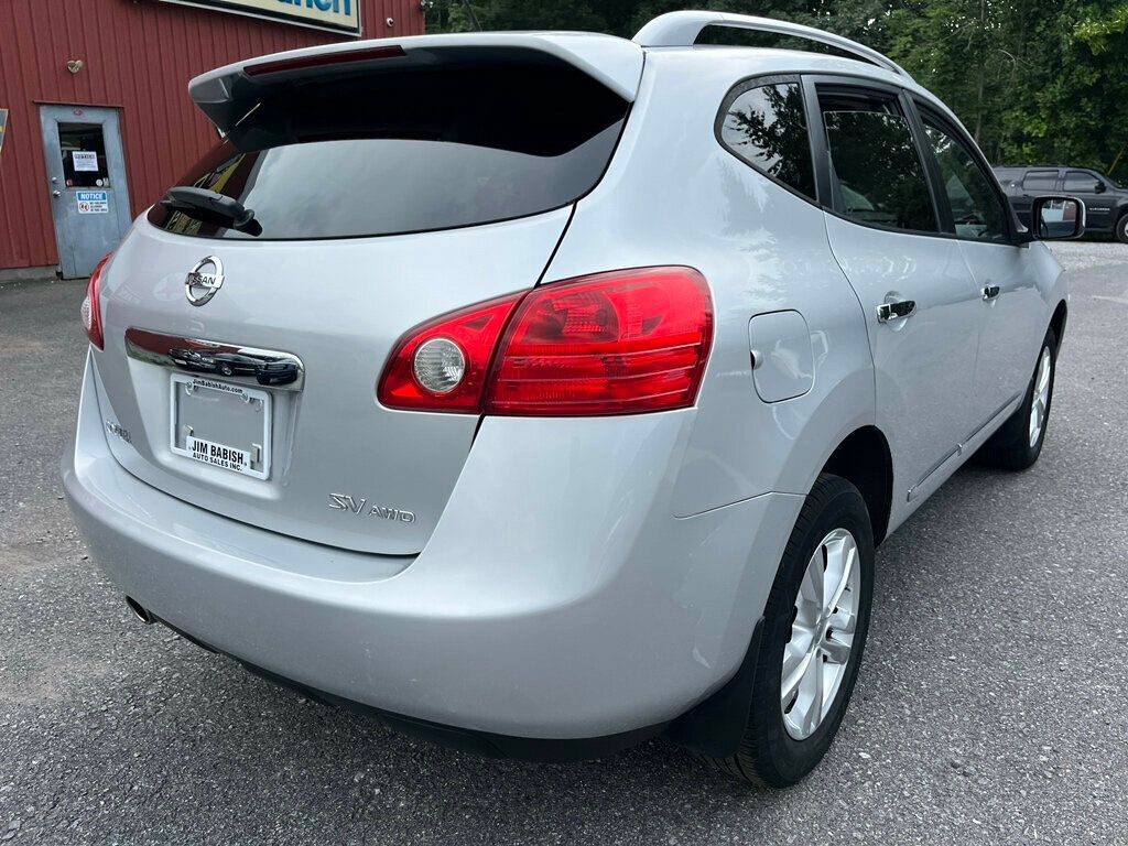 2013 Nissan Rogue SV photo 2