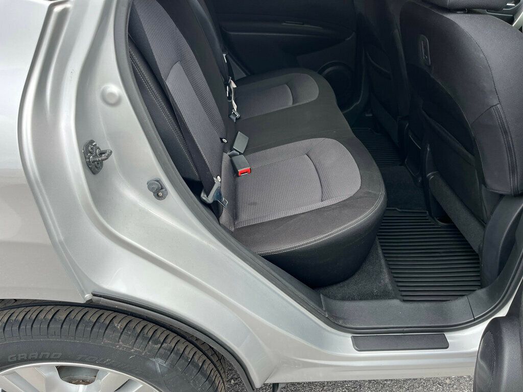 2013 Nissan Rogue SV photo 24