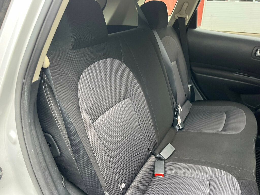 2013 Nissan Rogue SV photo 25