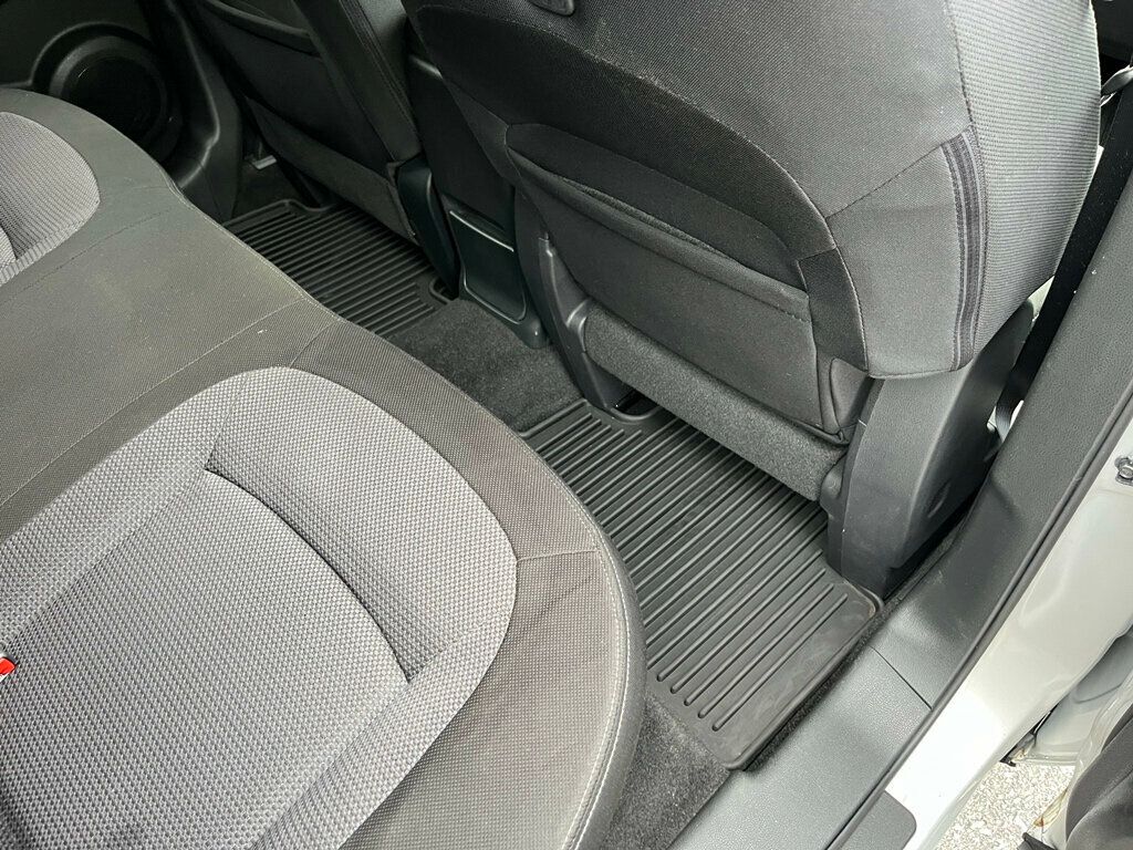 2013 Nissan Rogue SV photo 26