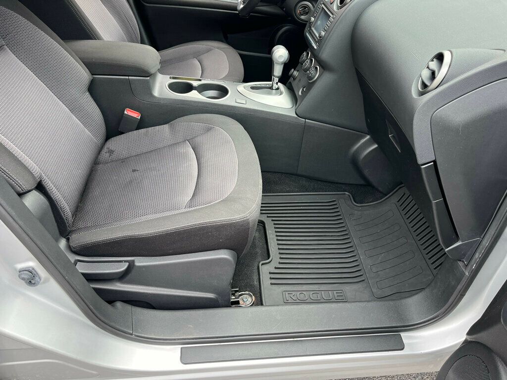 2013 Nissan Rogue SV photo 29