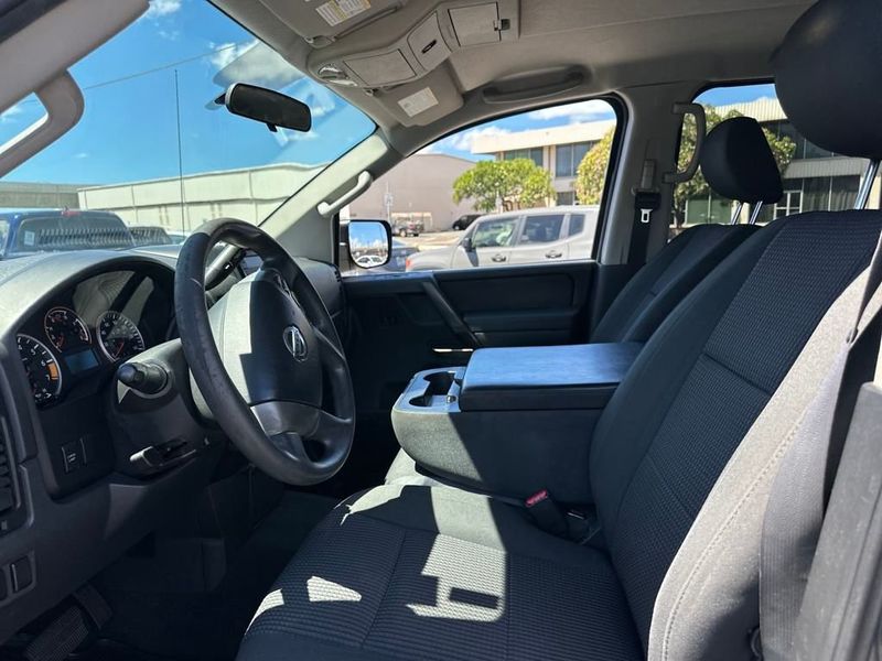 2013 Nissan Titan SV photo 11