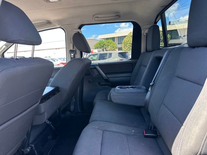 2013 Nissan Titan SV photo 12