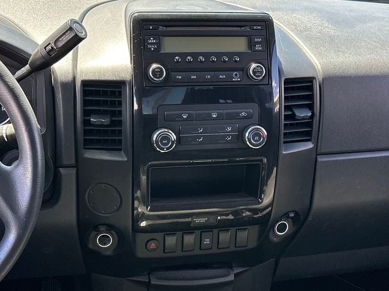 2013 Nissan Titan SV photo 13