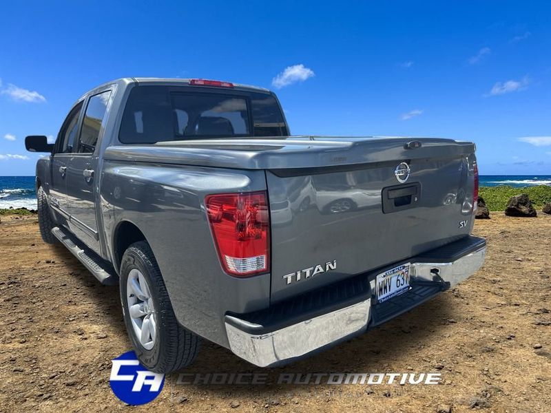 2013 Nissan Titan SV photo 4