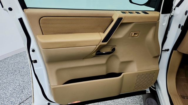 2013 Nissan Titan 4WD Crew Cab SWB SV - 22971694 - 9