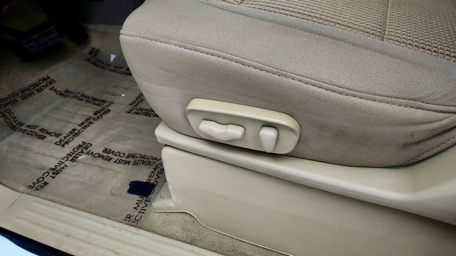 2013 Nissan Titan 4WD Crew Cab SWB SV - 22971694 - 10