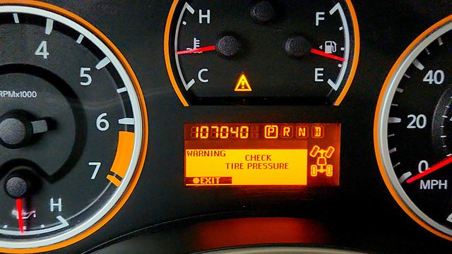 2013 Nissan Titan 4WD Crew Cab SWB SV with Value Truck Package - 22971694 - 14