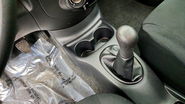 2013 Nissan Versa 4dr Sedan Manual 1.6 S - 22962920 - 15