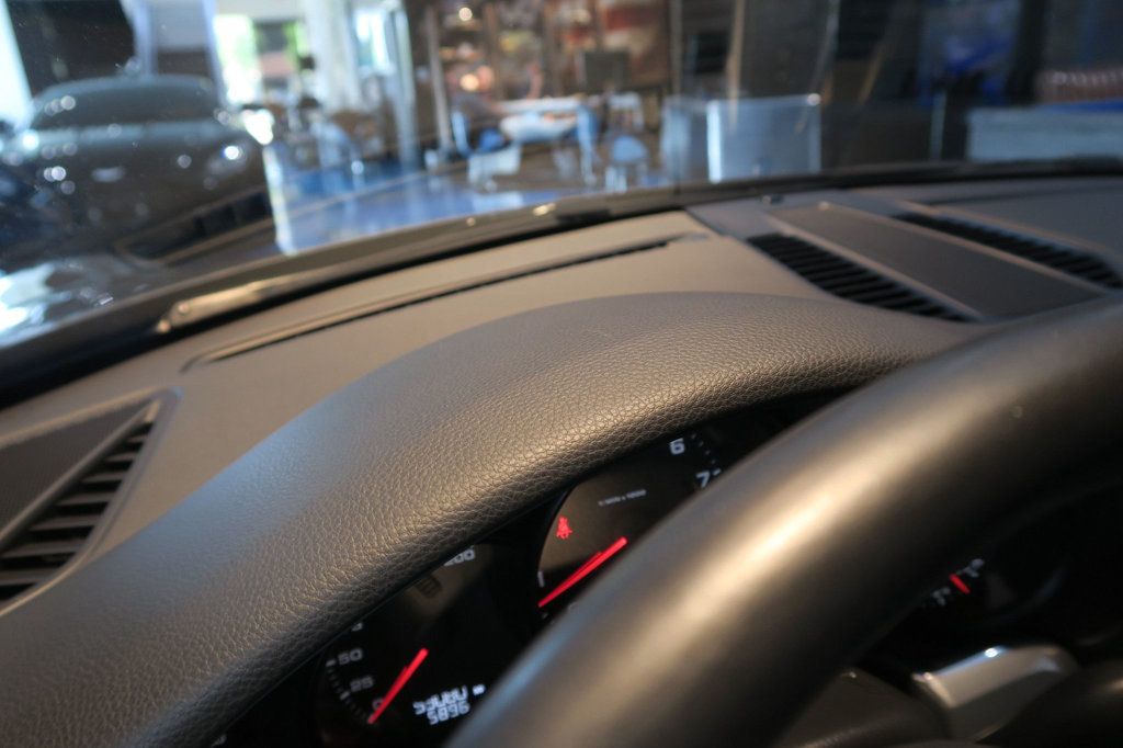 2013 Porsche 911 Coupe photo 23