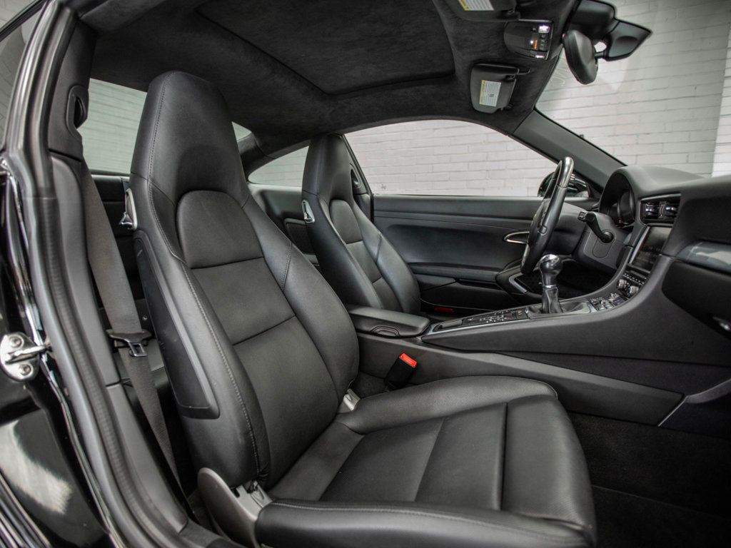 2013 Porsche 911 Coupe photo 23