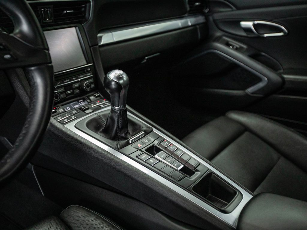 2013 Porsche 911 Coupe photo 24