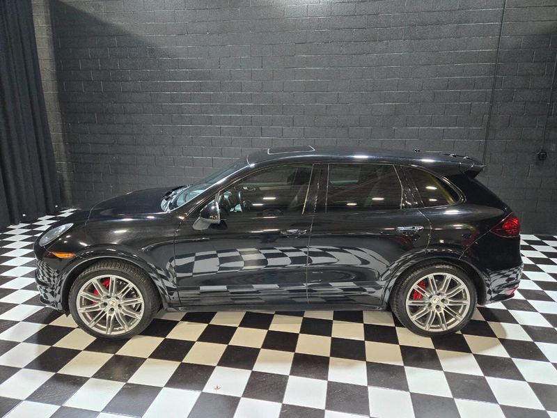 2013 Porsche Cayenne AWD 4dr GTS - 22958109 - 3