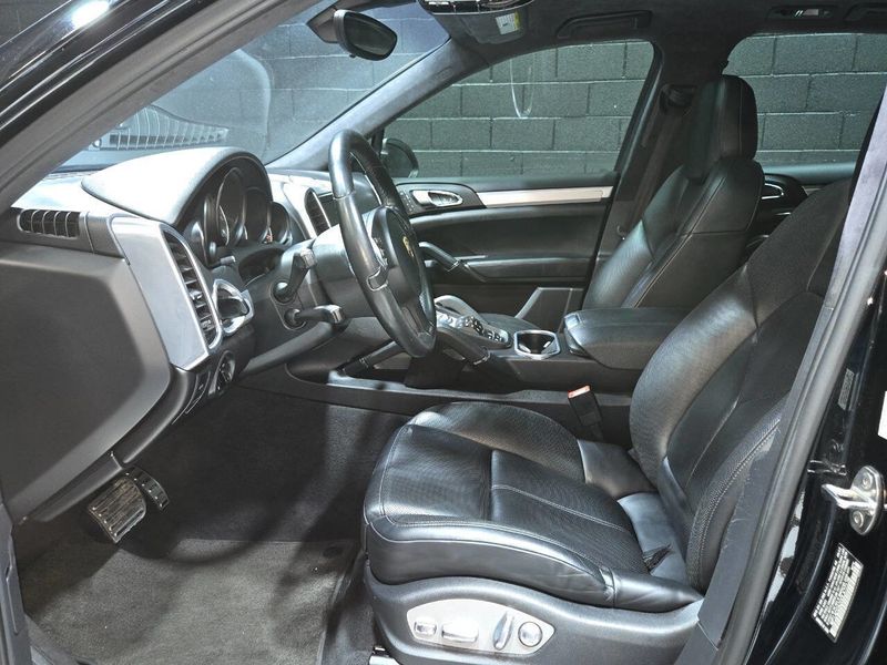 2013 Porsche Cayenne AWD 4dr GTS - 22958109 - 66