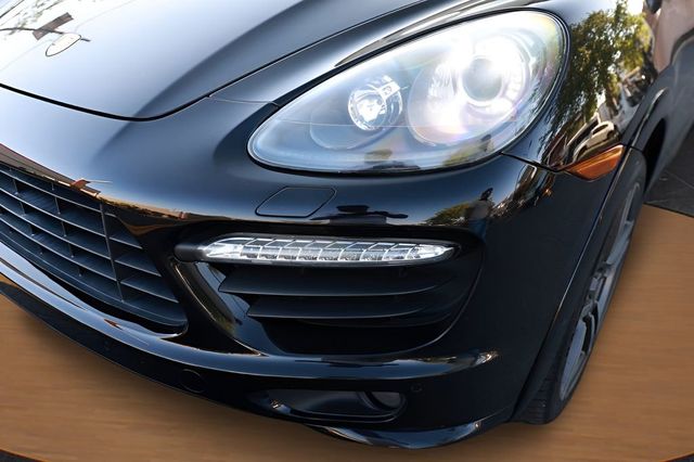 2013 Porsche Cayenne AWD 4dr GTS - 23028587 - 16