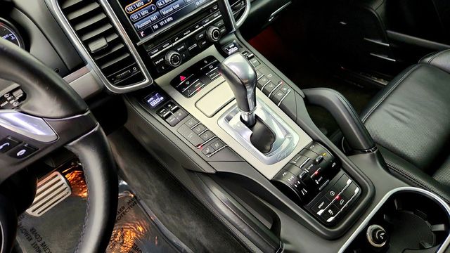 2013 Porsche Cayenne AWD 4dr Turbo - 23089768 - 16