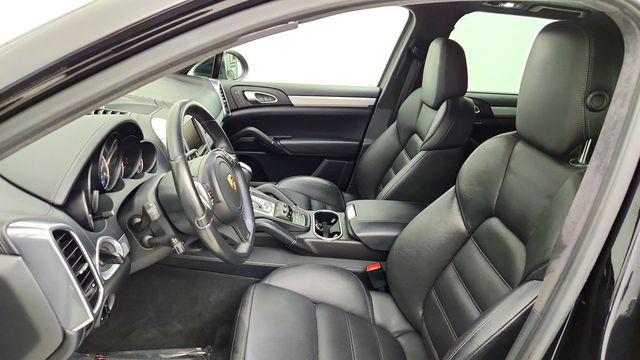 2013 Porsche Cayenne AWD 4dr Turbo - 23089768 - 19