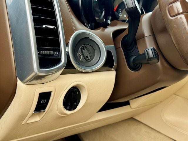 2013 Porsche Cayenne Base Trim - 23025609 - 9