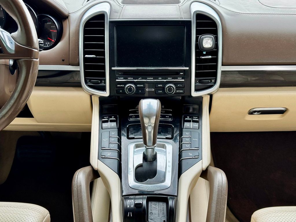2013 Porsche Cayenne Base Trim - 23025609 - 20