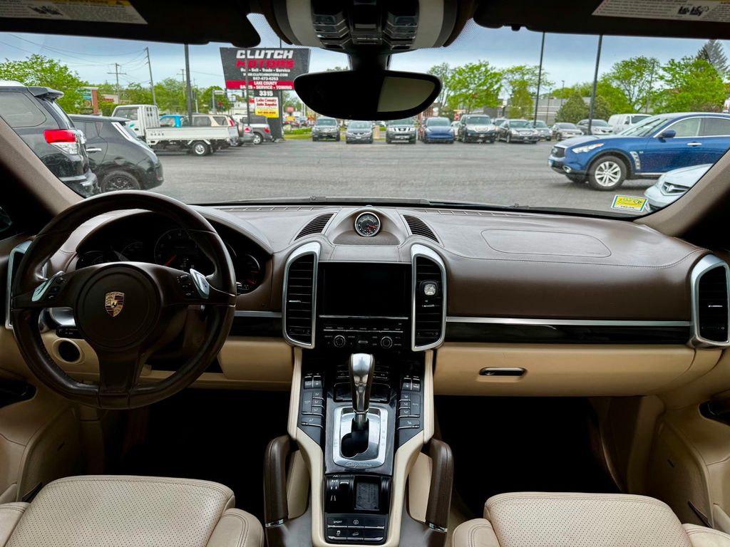 2013 Porsche Cayenne Base Trim - 23025609 - 21